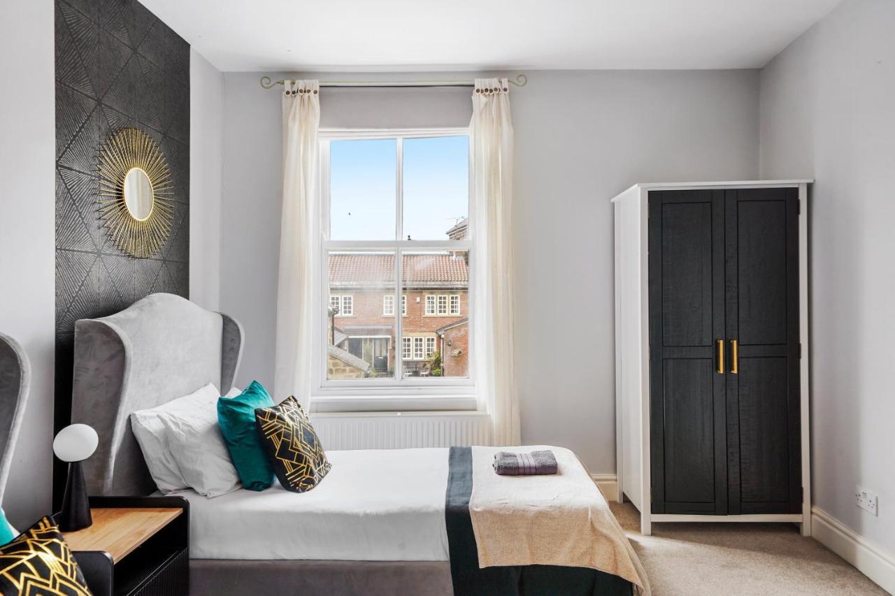 哈罗盖特Pristine Stylish Townhouse On The Stray! - Sleeps 9别墅 外观 照片