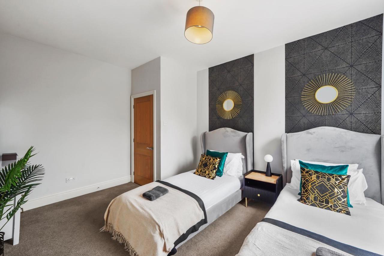 哈罗盖特Pristine Stylish Townhouse On The Stray! - Sleeps 9别墅 外观 照片